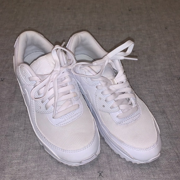 Nike Airs Size 7 - Picture 3 of 4